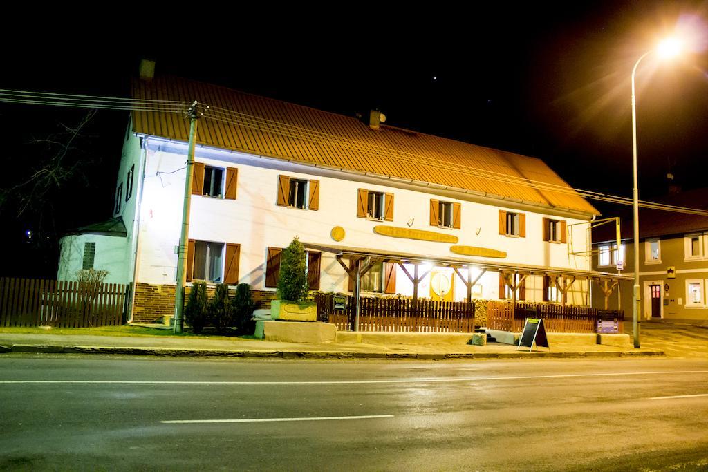 Pension U Pristavu Pomezi nad Ohri Exteriör bild